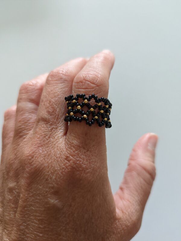 myna-ring-black-and-gold